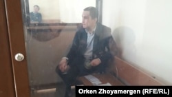 Инспектор по труду профсоюзной организации нефтесервисного предприятия Oil Construction Company (OCC) Нурбек Кушакбаев в суде по его делу. Астана, 4 апреля 2017 года.