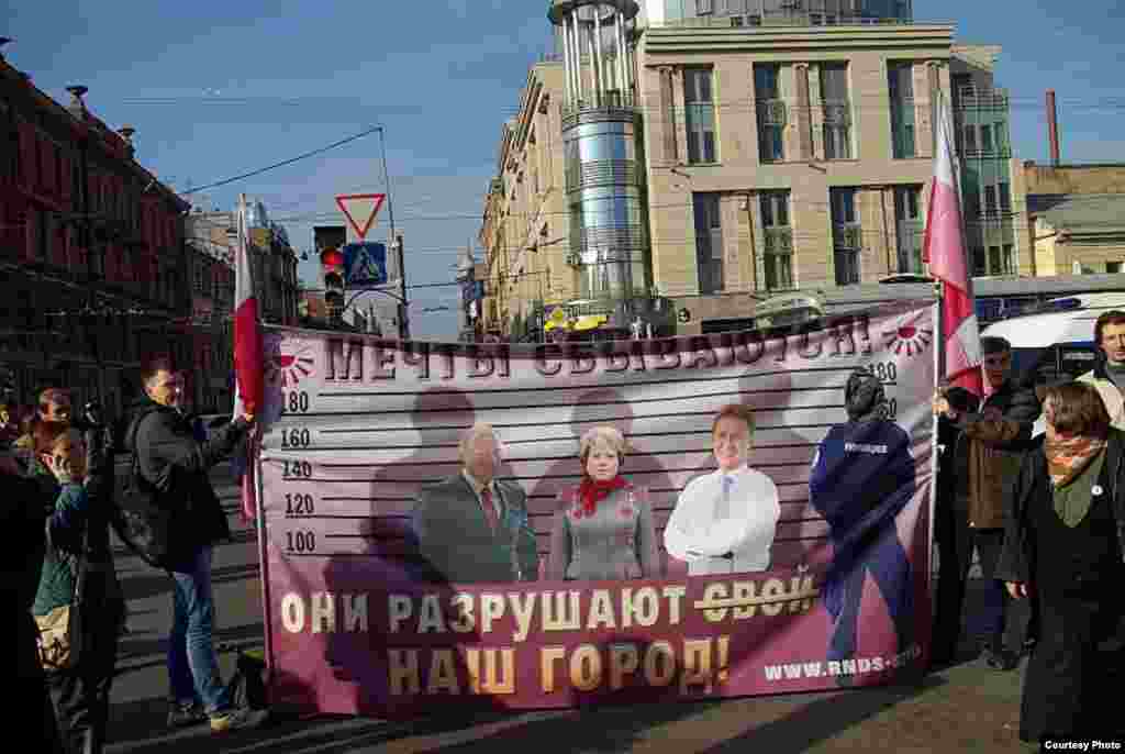 В акции приняли участие представители КПРФ, Справедливой России, Яблока. Из общественных движений — инициативная группа «Башне-нет», Живой город, ОГФ, Солидарность, Молодежное Яблоко, РНДС, Оборона и др. 