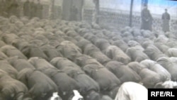 Идел-Урал легионында намаз вакыты. Гариф Солтан архивыннан