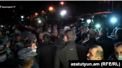 Еревандагы митингден бир көрүнүш.