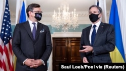 АКШнын мамлекеттик катчысы Энтони Блинкен жана Украинанын тышкы иштер министри Дмитрий Кулеба. 5-август, 2021-жыл. Вашингтон.