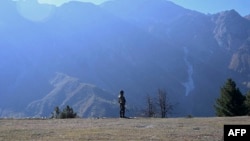 Հնդկաստանի ԶՈՒ զինծառայողը Վերահսկողության գծի մերձակայքում, արխիվ