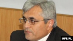 Cӯҳроб Шарифов, раиси Маркази таҳқиқоти стратегии назди раёсати ҷумҳурии Тоҷикистон, ки вакили Маҷлиси намояндагон интихоб шудааст. 