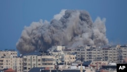 Дим у Газі після авіаудару Ізраїлю 12 жовтня 2023 року