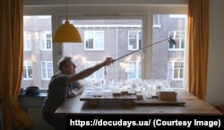 Кадр із документального фільму «Скло – моє нереалізоване життя»