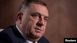 Мілорад Додік заявив, що законопроєкт відкликали, оскільки «видимі певні заперечення, і вони стосуються європейських норм»