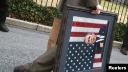 Президент Барак Обама өзүнөн мурдакы президент Жорж Буштун "озунуп сокку уруу" доктринасын "архивге" жөнөттү.