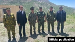 Кыргызстандын Улуттук коопсуздук боюнча мамлекеттик комитетинин төрагасы Камчыбек Ташиев менен Тажикстандын Улуттук коопсуздук комитетинин төрагасы Саймумин Ятимов баштаган делегациялардын жолугушуусу. 5-июнь, 2021-жыл. 