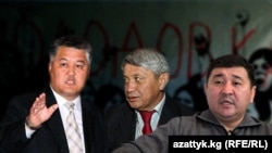 Бектур Асанов жана Кубанычбек Кадыров, энергетика боюнча эксперт Эрнест Карыбеков.