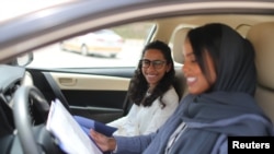 За новими правилами, жінки віком від 21 року можуть подавати заявку на отримання закордонного паспорта без дозволу опікуна