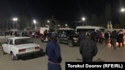 Эвакуацияланган тургундар Исфана шаарына келип түшүп жатышат, 29-апрель, 2021-жыл  