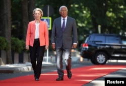 Президент Євроради Антоніу Кошта й очільниця Єврокомісії Урсула фон дер Ляєн. Кишинів, Молдова, 4 липня 2025 року