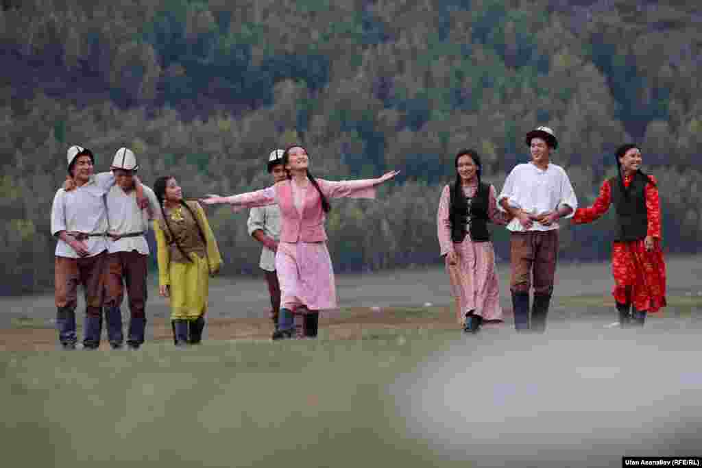 Айыл жаштары