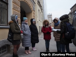 Одна из первых экскурсий "Насильники в школьной программе". Фото: Оля О.