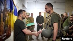 Зеленский фронттогу аскерлер менен жолукту. 2024-жылдын 26-июну. 