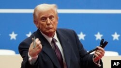 Усі три країни «витрачають багато грошей» на свої ядерні програми, які можна було б витратити на «речі які, сподіваюся, були б набагато продуктивнішими», сказав Дональд Трамп