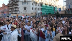 Чергова акція протесту, які не припиняються по всій Білорусі ні на день від дня виборів 9 серпня. Мінськ, 17 серпня 2020 року