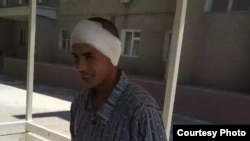 Дилшод солҳо пеш ба бемории гӯш гирифтор будааст. 