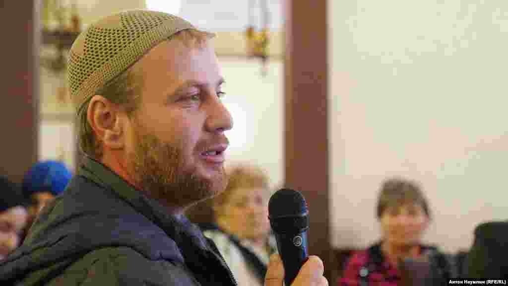 Умер&nbsp;Эмирамзаев рассказывает о проведенном у него в доме обыске, после которого он был увезен на допрос на машине скорой помощи.