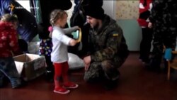 Як «правосєки» й українські воїни немічним допомагають?