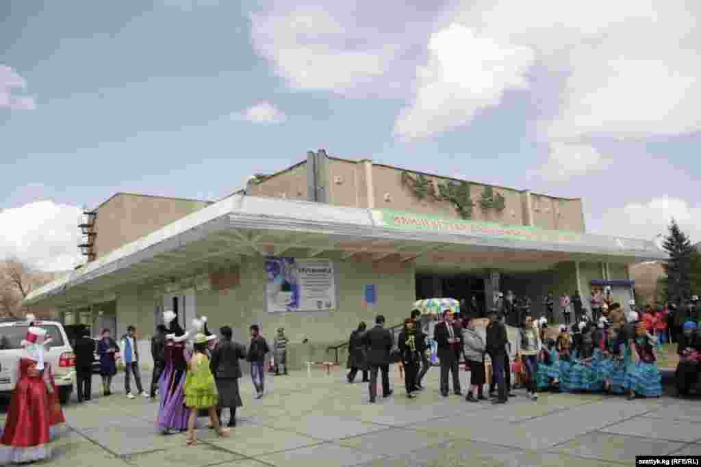 Вице-премьер Нарын театрына да барды.