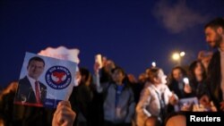 Истанбулдаги намойишчилар. 