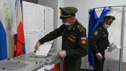 Ruslar koronawirus, korrupsiýa (we Putin) aladalarynyň arasynda ses berýär