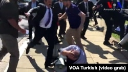 Телохранители и сторонники Эрдогана избивают  демонстрантов в Вашингтоне, 16 мая 2017 г․
