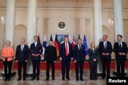 Общее фото девятерых западных лидеров. Белый дом, Вашингтон, США, 18 августа 2025 года