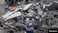 Наступствы расейскага ўдару па горадзе Канстанцінаўка Данецкай вобласьці непадалёк ад лініі фронту. 8 траўня 2025 году 