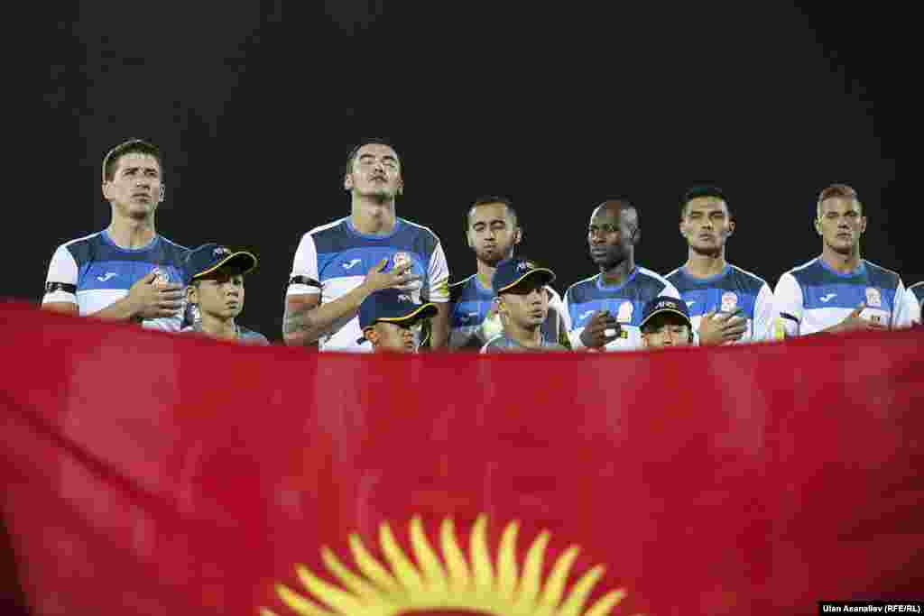 Кыргыз футболчулары буга чейин Казакстанды бир да жолу уткан эмес. Эки жолу тең ойносо, беш жолу утулган.​