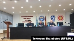 Бишкек шаардык ички иштер башкармалыгынын жетекчилиги маалымат жыйын өткөрүп жатат. 8-апрель, 2021-жыл.