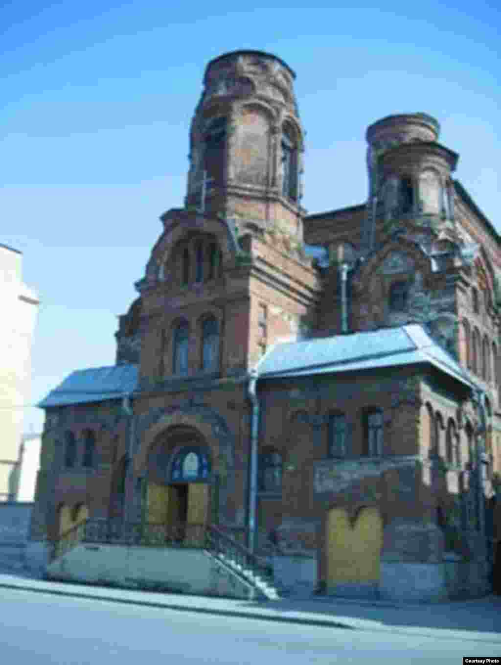 Дом Евангелия на Боровой улице, 52в. Частично используется под службы