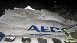 На месте крушения работают сотни спасателей