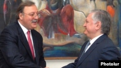 Armenia -- Foreign Minister Edward Nalbandian meets with his visiting Georgian counterpart Grigol Vashadze, 26Apr2011.