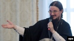 Священник Даниил Сысоев позиционировал себя как миссионер, обращавший мусульман в православие.