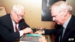 Расследование отравления Гордиевского было прекращено по настоянию внешней разведки МИ-6 и возобновлено после вмешательcтва контрразведки