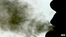 Дим кальянів, як і дим інших тютюнових виробів, містить токсичні речовини, що можуть викликати рак