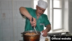 Новосибирск колониясында өткен палау жарысына қатысқан сотталушы.  