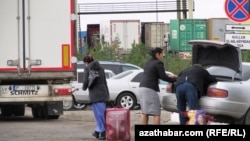 Türkmenistanyň we Özbegistanyň özara serhet geçelgesi (arhiw suraty) 