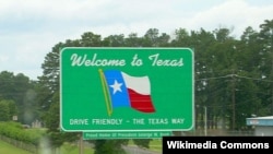 Если отнестись серьезно к некоторым заявлениям американских политиков, стоит начать изготавливать новые дорожные знаки - "Добро пожаловать в государство Техас"