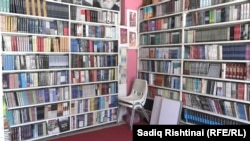 فعالان حقوق بشر جمع‌آوری کتاب‌ها توسط طالبان را سرکوب آزادی بیان می‌دانند.