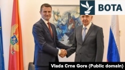 Zëvendëskryeministri i Malit të Zi, Milun Zogoviq, dhe ambasadori rus në Podgoricë, Aleksandar Lukashik, 5 gusht 2025.
