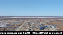 Фотография из акта рейдовой проверки Приобского месторождения. ООО «Газпромнефть-Хантос», 2010 год. Кустовая площадка.