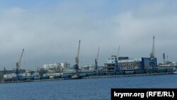 Керченський морський рибний порт, Крим, друга половина квітня 2025 р.