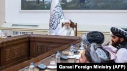  ملاحسن رئیس الوزرای حکومت موقت طالبان و برخی از اعضای کابینه آن 