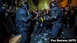 Իսպանիա - Կատալոնացի ցուցարարների բախումը ոստիկանների հետ, Բարսելոնա, 15-ը հոկտեմբերի, 2019թ.