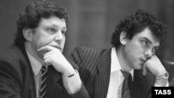 Григорий Явлинский и Борис Немцов (справа) на встрече экономистов России, 1992