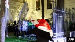 Акція 4 жовтня відбулася в день місцевих виборів під гаслом «мирного повалення влади»