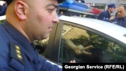 По внутреннему законодательству Грузии экстрадиция может быть отложена до тех пор, пока задержанный не отбудет срок заключения за преступление, совершенное на территории страны или до окончания следствия